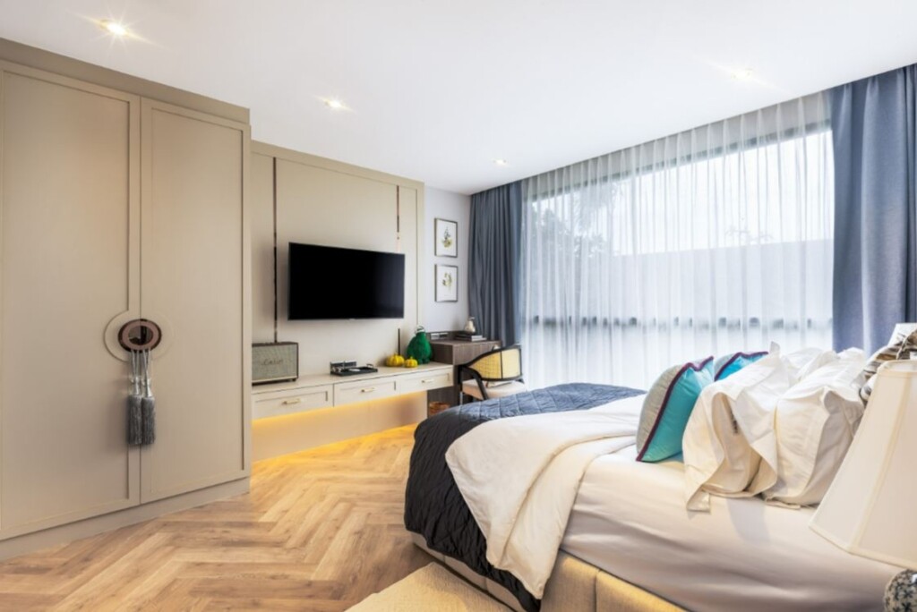 8 Atelier Residence