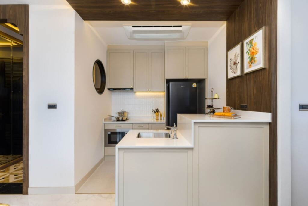 8 Atelier Residence