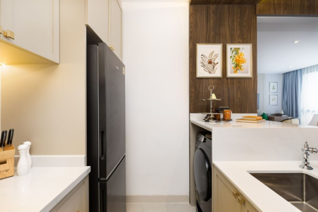 8 Atelier Residence